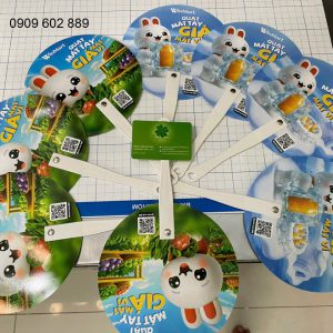 in vật phẩm quảng cáo nhựa: quạt, dangler, hanging mobile, cờ dây, wobbler, thẻ nhựa, bìa lá